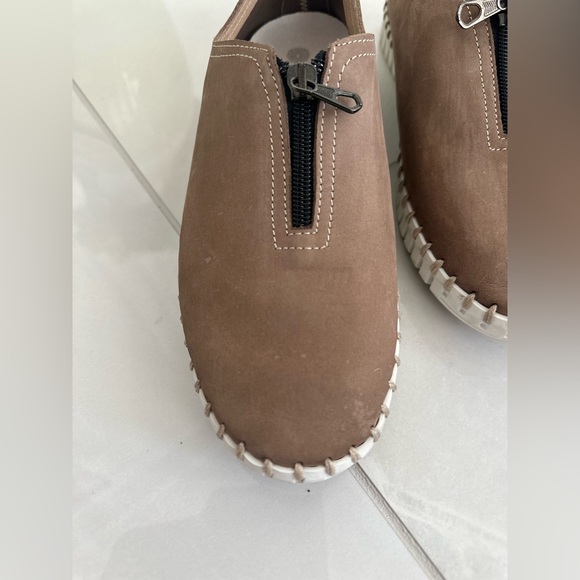 Eric Michael Marlo Slip-On Sneakers Sz 38 (US 7.5)Cafe Distressed Nubuck Leather - Picture 3 of 11